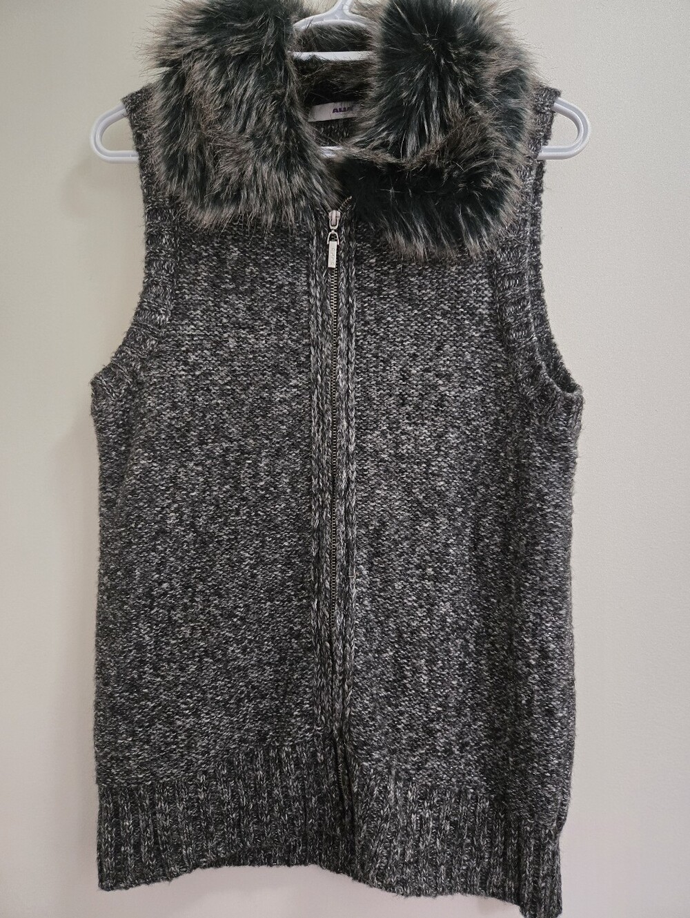 Ladies Alia Faux Fur Collar Knit Zip-Front Vest